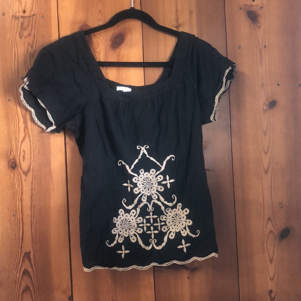 Embroidered Top🖤